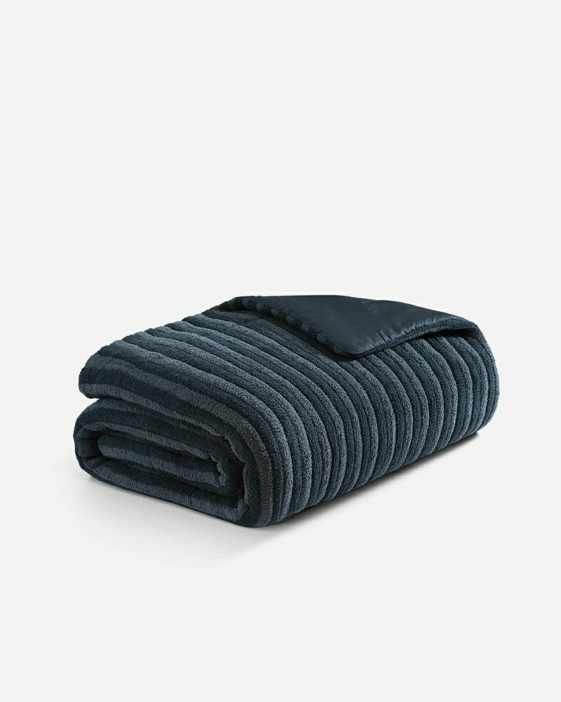 Snug Piped Comforter | Plow & Hearth