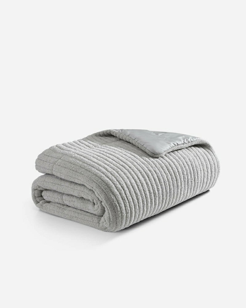 Snug Piped Comforter | Plow & Hearth