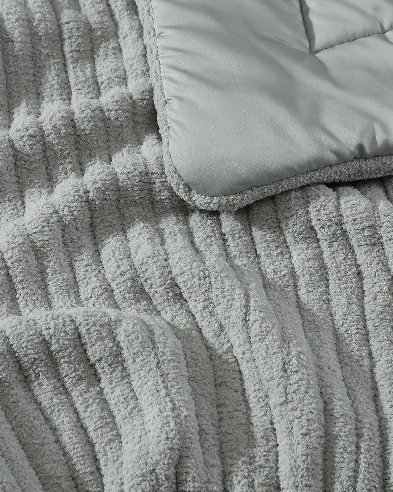 Snug Piped Comforter | Plow & Hearth
