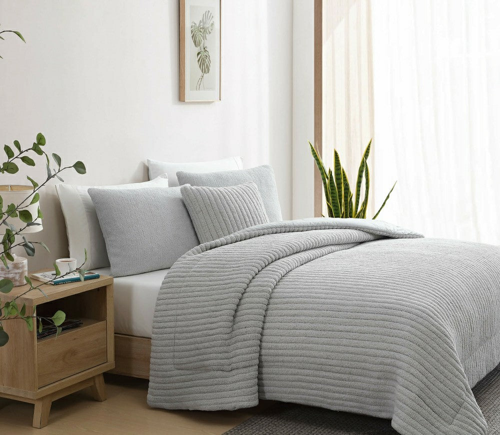Snug Piped Comforter | Plow & Hearth