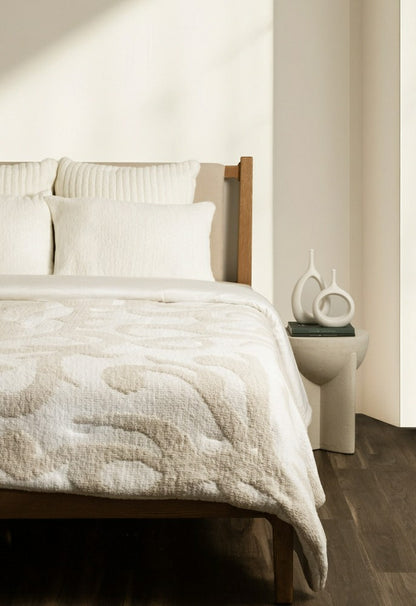 Snug Casablanca Comforter | Plow & Hearth