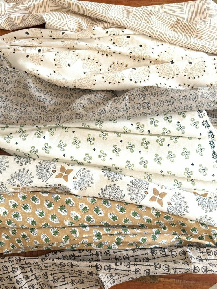 Table Throw (Ivory) - Poinsettia - Midnight, Chai, & Sage | Plow & Hearth