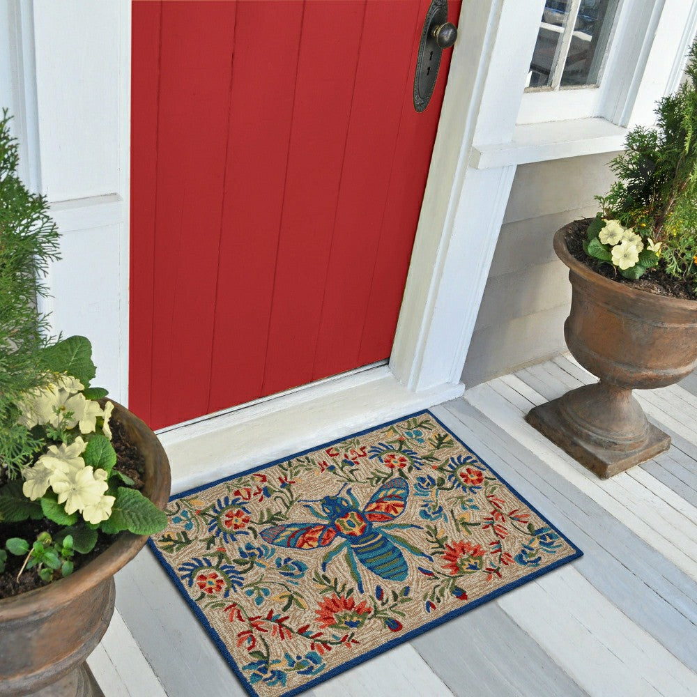 Liora Manne Frontporch Flora Bee Indoor/Outdoor Rug | Plow & Hearth