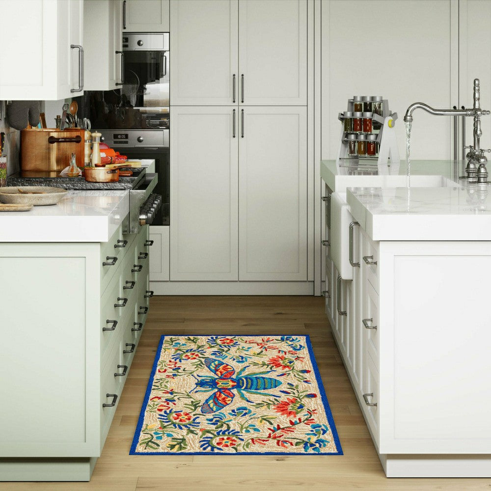 Liora Manne Frontporch Flora Bee Indoor/Outdoor Rug | Plow & Hearth