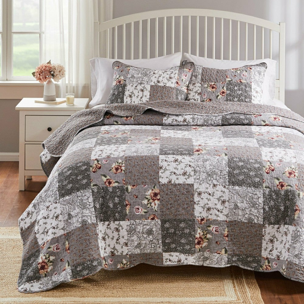 Giulia Reversible Bedding | Plow & Hearth