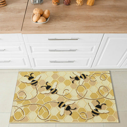 Esencia Bee Free Indoor/Outdoor Rug | Plow & Hearth