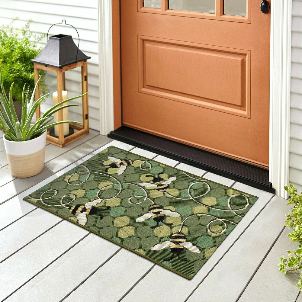 Esencia Bee Free Indoor/Outdoor Rug | Plow & Hearth