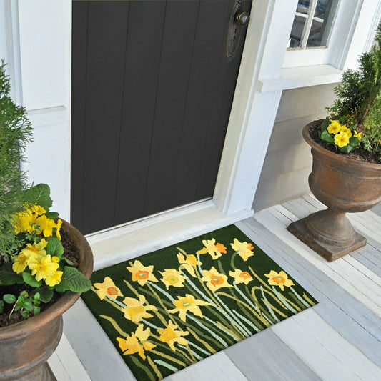 Liora Manne Frontporch Daffodil Indoor/Outdoor Mat Green 2' x 3' | Plow & Hearth