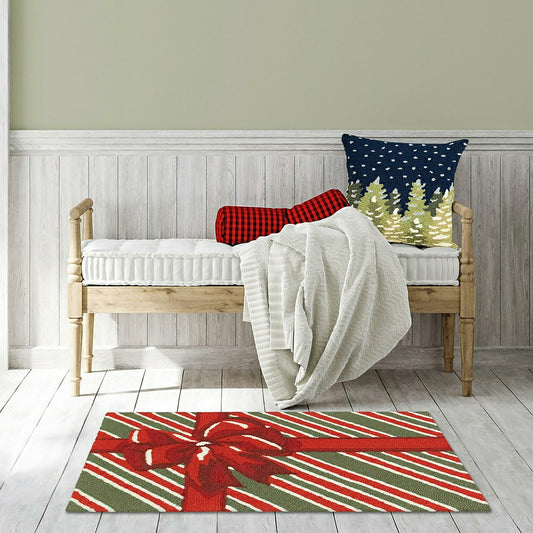 Indoor/Outdoor Hand-Hooked Christmas Gift Accent Rug, 24" x 36" | Plow & Hearth